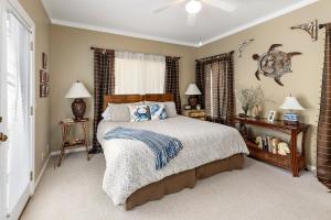 Postel nebo postele na pokoji v ubytování Big Oak on Butler