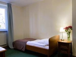 Postel nebo postele na pokoji v ubytování Hotel Łazienkowski