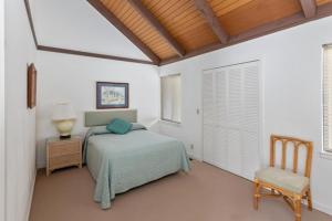 En eller flere senge i et værelse på 486 Cedar Walk