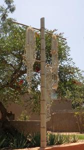 a group of chandeliers hanging from a pole at DE SOL Y BARRO Moche Trujillo in Trujillo