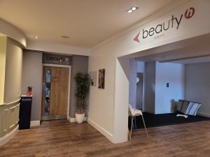 an empty lobby with a beyoncé sign on the wall at New Forest Bees Holiday Home, Bashley in New Milton
