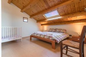 a bedroom with a bed and a wooden ceiling at hiresicily - Appartamento Eucaliptus in Avola