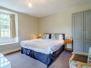a bedroom with a bed and a window at 3 Bed in Crosthwaite 75564 in Crosthwaite
