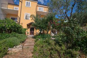 Zahrada ubytování Sandra A2+1***