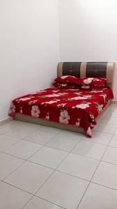 Ліжко або ліжка в номері Homestay Al Qamar Kempadang