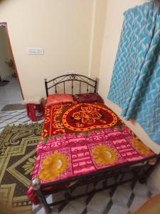 Ein Bett oder Betten in einem Zimmer der Unterkunft Royal home homestay