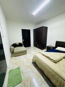 TV a/nebo společenská místnost v ubytování Private Entrance 2 Bedroom Apartment fully furnished