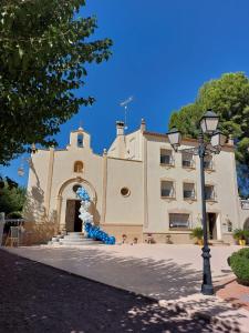 a building with a bunch of blue flowers in front of it at Casa de La Campana in Cieza