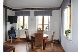 a dining room with a table and chairs at Ferienwohnung Klint 2 in Dellstedt