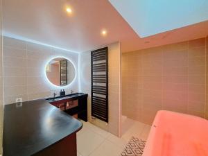 Fotografia z galérie ubytovania Medellin - Magnifique maison à Reims v destinácii Reims