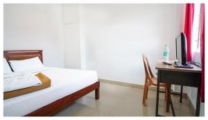 Postel nebo postele na pokoji v ubytování Kay Kay Residency + 6 fotografií