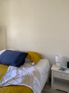 Ein Bett oder Betten in einem Zimmer der Unterkunft Chambre d'hôte chez l'habitant