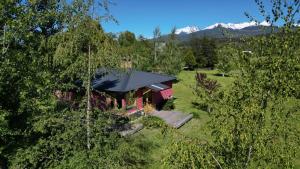 an aerial view of a cabin in the trees at Cabaña Cordón Situación in Trevelín