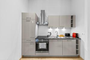 Virtuvė arba virtuvėlė apgyvendinimo įstaigoje Vienna Chic Residences #Suite 6 * Brand New *