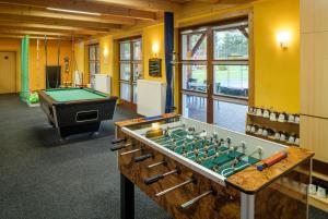 Biliardový stôl v ubytovaní Horský Hotel Skiland