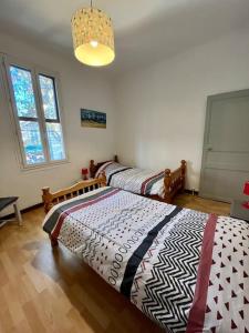 a bedroom with two beds in a room at "L'oranger" Arles Terrasse in Arles