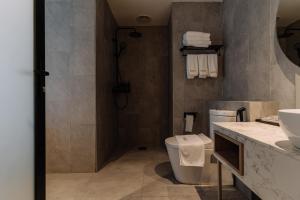 Koupelna v ubytování Impiana by Roxy Hotel