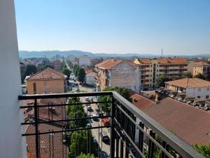 Nespecifikovaný výhled na destinaci Asti nebo výhled na město při pohledu z apartmánu