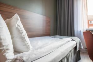 Postel nebo postele na pokoji v ubytování Quality Hotel Grand Kristianstad