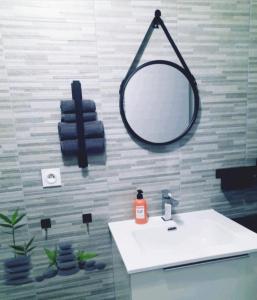 Ванна кімната в Appartement Le Moderne Idéal pour Couples et Professionnels