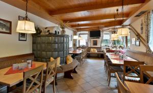 מסעדה או מקום אחר לאכול בו ב-Landgasthof Mauth