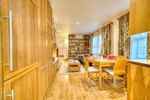 a dining room with a table and chairs at Luxury Terraced Victorian House in London