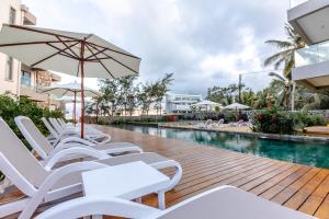 Bazén v ubytování Apartment Beachfront Ocean Terraces Residence, Poste Lafayette-Apt-C1 nebo v jeho okolí