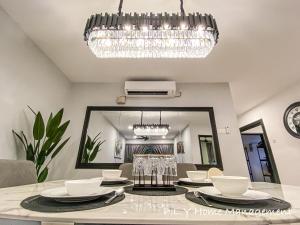Φωτογραφία από το άλμπουμ του Crystal Cozy Suite PoolView Netflix Waterpark@ Ipoh Station 18 σε Ipoh