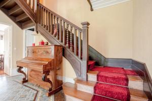 a staircase in a home with a red rug at grande maison de famille prés d'Hossegor in Bénesse-Maremne