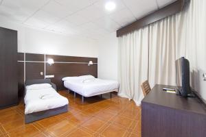 Hotel Sagunto客房内的一张或多张床位