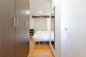 Hotel Sagunto客房内的一张或多张床位