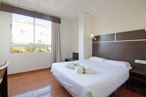 Hotel Sagunto客房内的一张或多张床位