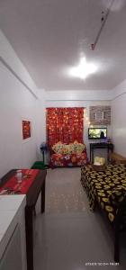 Giường trong phòng chung tại 3 Roadside Lexine FREE WIFI !