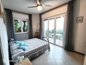 Posteľ alebo postele v izbe v ubytovaní Appartamenti Casa Nina, lago,montagne, uliveti