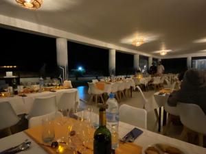 Ponta Mar Resort餐厅或其他用餐的地方
