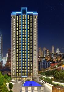 イスタンブールにあるBof Hotels Ceo Suites Atasehirの青い光が灯る大きな高層ビル