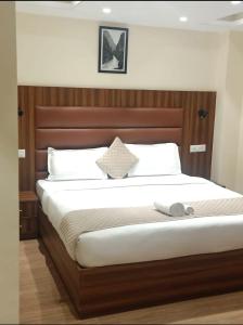 a bedroom with a large bed with a wooden headboard at Himalayan view in Shimla