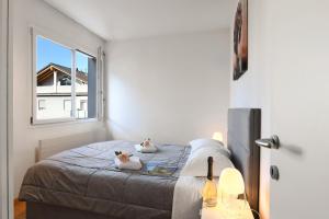 Krevet ili kreveti u jedinici u objektu Santi Apartment Few Min From Lake - Happy Rentals