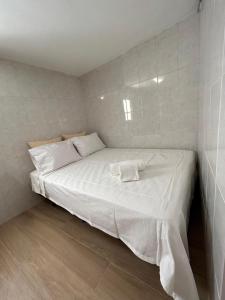 Łóżko lub łóżka w pokoju w obiekcie Vista del Mar Guest House