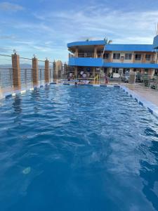 Bazén v ubytování LUMBAYAN BEACH RESORT nebo v jeho okolí