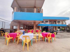 Restaurace v ubytování LUMBAYAN BEACH RESORT