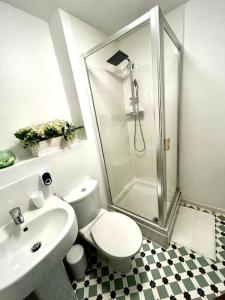 a bathroom with a shower and a toilet and a sink at Manchester Etihad Stadium Apartment by Daley Stays in Manchester