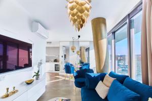 a living room with a blue couch and blue chairs at Your Holidays Waves Złote Filary D653 in Międzyzdroje