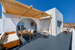 Balkón nebo terasa v ubytování Peaceful Seafront Retreat in Santorini -Sonus Mare Beach Houses