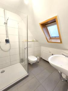 A bathroom at Cozy Apartment in Nierstein