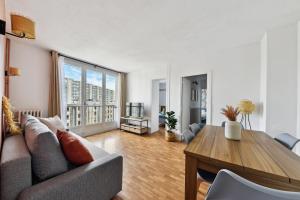 Svetainės erdvė apgyvendinimo įstaigoje Appartement F3 15 mins à Paris