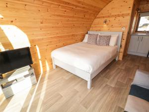 Кровать или кровати в номере The Wheelhouse Pod No 8