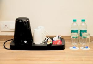 Hotel The Avoir Asansol的咖啡和沏茶工具
