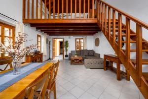 Ruang duduk di Over The Sea Apartments +39 gambar