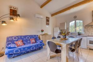 Η κουζίνα ή μικρή κουζίνα στο Madrague St Vincent Apt B